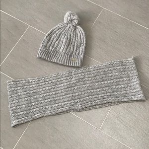 Catherine Malandrino hat and rounded scarf set
